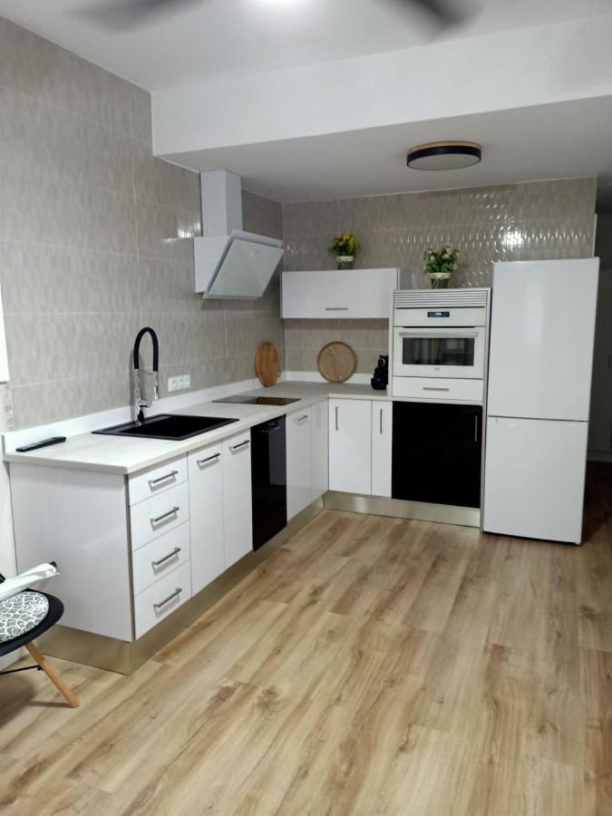 Angeles Home Вендрель Экстерьер фото